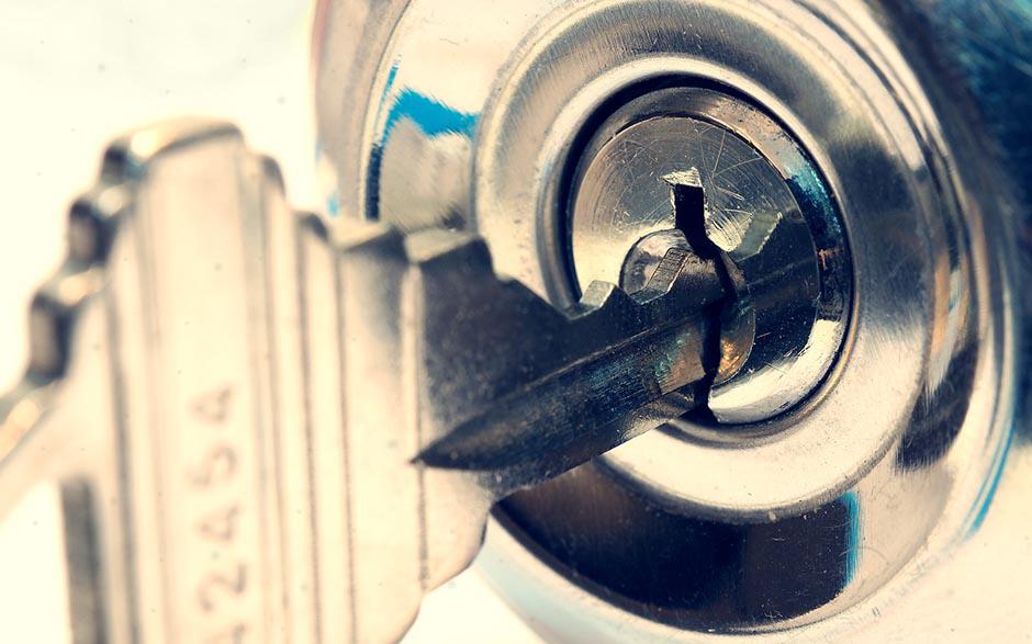 serrurier pour ouverture de porte coincée Clamart
